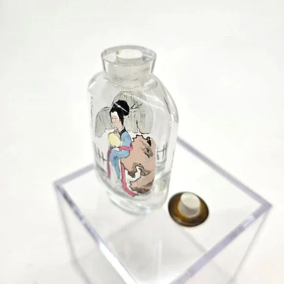 Hand-Painted Chinese Snuff Bottle With Traditional Woman & Landscape Scene je138